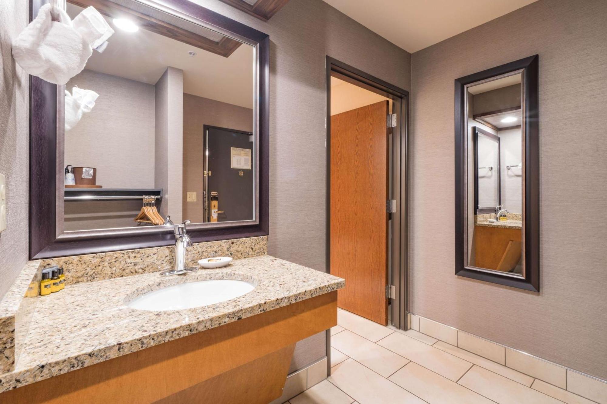 Hotel Western Grantree 4*